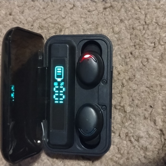 Ear Buds - Picture 2 of 4